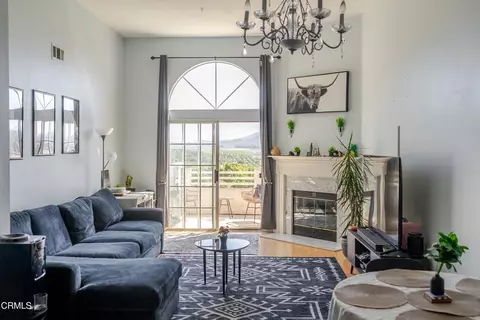 2803 Antonio Dr #304, Camarillo, CA 93010
