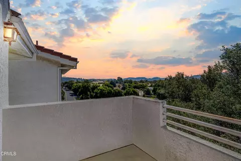 2533 Antonio Dr #302, Camarillo, CA 93010