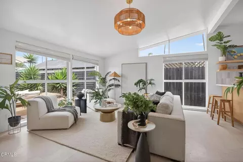 1128 Cornwall Ln, Ventura, CA 93001