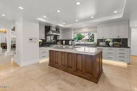 Kitchen - 11016 Red Barn Rd, Santa Rosa Valley, CA 93012 photo 4 of 10