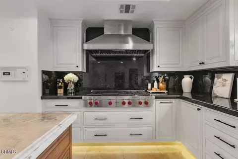 Kitchen - 11016 Red Barn Rd, Santa Rosa Valley, CA 93012 photo 8 of 10