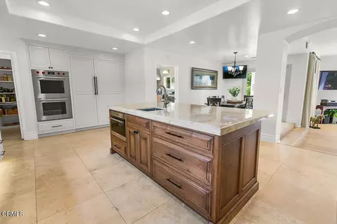 Kitchen - 11016 Red Barn Rd, Santa Rosa Valley, CA 93012 photo 5 of 10