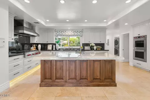 Kitchen - 11016 Red Barn Rd, Santa Rosa Valley, CA 93012 photo 10 of 10