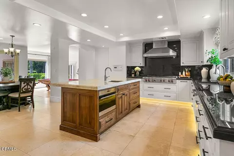 Kitchen - 11016 Red Barn Rd, Santa Rosa Valley, CA 93012 photo 6 of 10