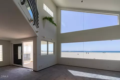 Living - 3405 Ocean Dr, Oxnard, CA 93035 photo 5 of 10