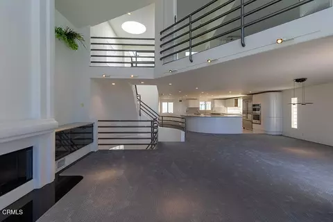 Living - 3405 Ocean Dr, Oxnard, CA 93035 photo 2 of 10