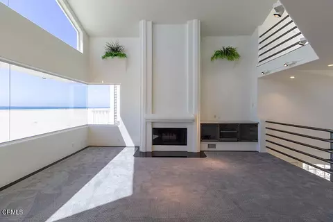 Living - 3405 Ocean Dr, Oxnard, CA 93035 photo 4 of 10