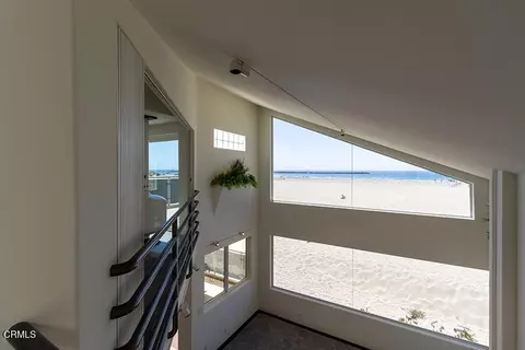 Entry Way - 3405 Ocean Dr, Oxnard, CA 93035 photo 4 of 4