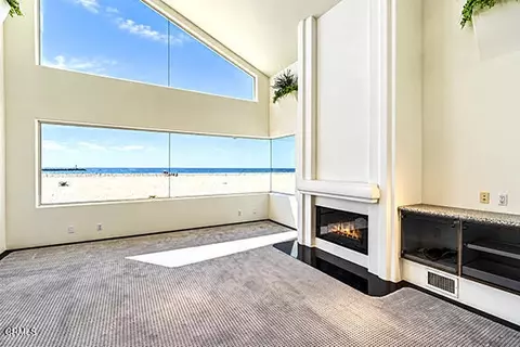 Living - 3405 Ocean Dr, Oxnard, CA 93035 photo 3 of 8
