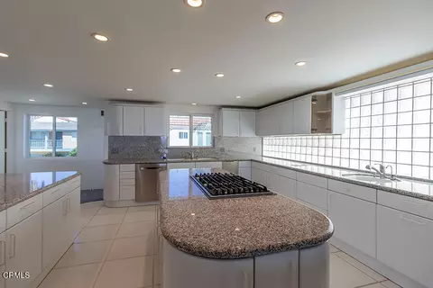 Kitchen - 3405 Ocean Dr, Oxnard, CA 93035 photo 1 of 3