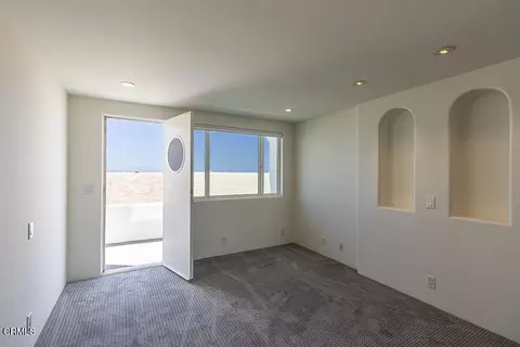 Bedroom - 3405 Ocean Dr, Oxnard, CA 93035 photo 2 of 2