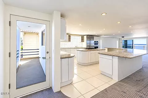 Kitchen - 3405 Ocean Dr, Oxnard, CA 93035 photo 7 of 7