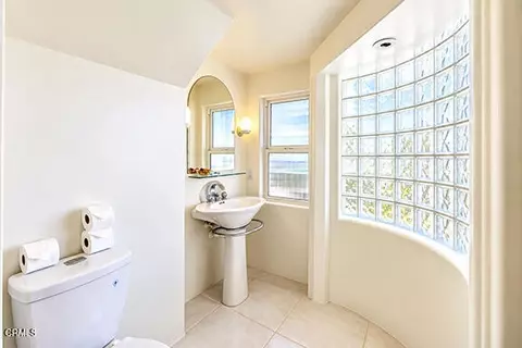 Bath - 3405 Ocean Dr, Oxnard, CA 93035 photo 1 of 5