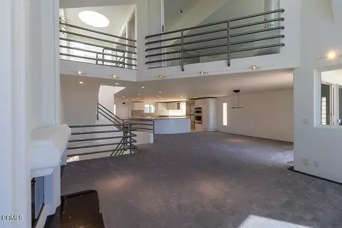 Living - 3405 Ocean Dr, Oxnard, CA 93035 photo 6 of 10