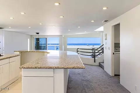 Kitchen - 3405 Ocean Dr, Oxnard, CA 93035 photo 6 of 7
