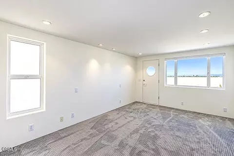 Living - 3405 Ocean Dr, Oxnard, CA 93035 photo 1 of 8