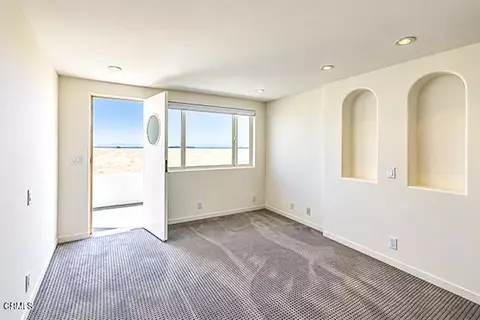 Bedroom - 3405 Ocean Dr, Oxnard, CA 93035 photo 2 of 2