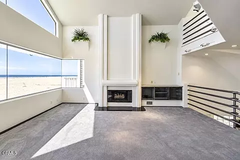 Living - 3405 Ocean Dr, Oxnard, CA 93035 photo 4 of 8