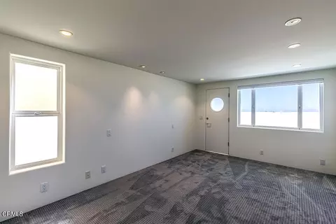 Living - 3405 Ocean Dr, Oxnard, CA 93035 photo 1 of 10