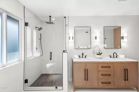 Bath - 2230 Monaco Dr, Oxnard, CA 93035 photo 3 of 4