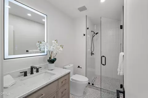 Bath - 2230 Monaco Dr, Oxnard, CA 93035 photo 4 of 4