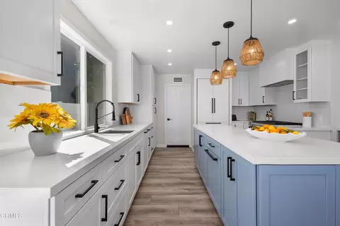Kitchen - 2230 Monaco Dr, Oxnard, CA 93035 photo 3 of 4