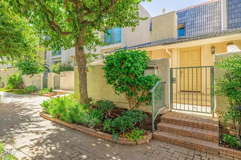 22239 Erwin St, Woodland Hills, CA 91367