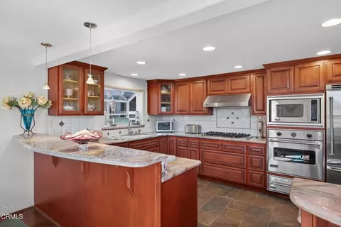 Kitchen - 2408 Ocean Dr, Oxnard, CA 93035 photo 2 of 5