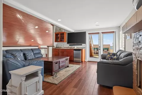 Living - 2408 Ocean Dr, Oxnard, CA 93035 photo 5 of 5