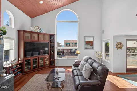 Living - 2408 Ocean Dr, Oxnard, CA 93035 photo 1 of 5