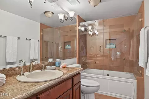 Bath - 2408 Ocean Dr, Oxnard, CA 93035 photo 4 of 4
