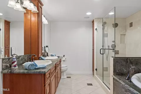 Bath - 2408 Ocean Dr, Oxnard, CA 93035 photo 3 of 4