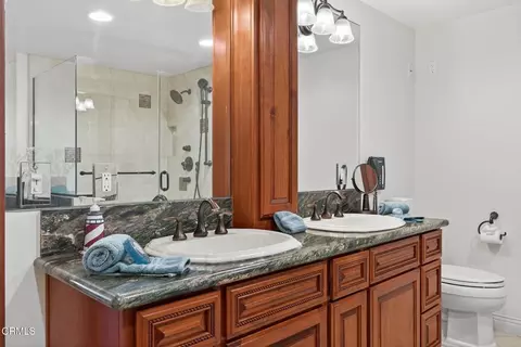 Bath - 2408 Ocean Dr, Oxnard, CA 93035 photo 2 of 4