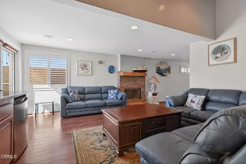 Living - 2408 Ocean Dr, Oxnard, CA 93035 photo 4 of 5