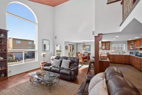 Living - 2408 Ocean Dr, Oxnard, CA 93035 photo 2 of 5