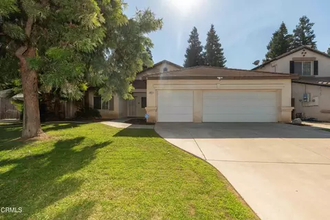 8611 Harbor Club Dr, Bakersfield, CA 93312