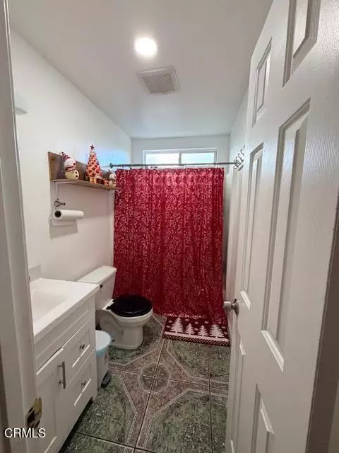 Bath - 1928 San Benito St, Oxnard, CA 93033 photo 2 of 2