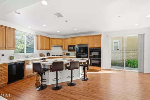 Kitchen - 3325 Eagle Bend Ln, Oxnard, CA 93036 photo 2 of 5