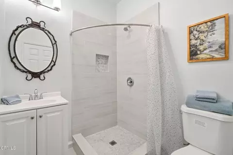 Bath - 3325 Eagle Bend Ln, Oxnard, CA 93036 photo 6 of 6