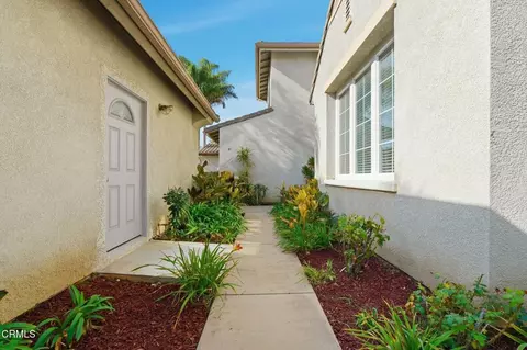 Exterior - 3325 Eagle Bend Ln, Oxnard, CA 93036 photo 3 of 8