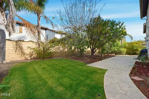 Exterior - 3325 Eagle Bend Ln, Oxnard, CA 93036 photo 2 of 8
