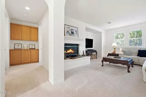 Entry Way - 3325 Eagle Bend Ln, Oxnard, CA 93036 photo 3 of 7