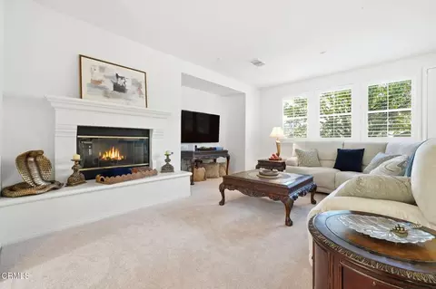 Living - 3325 Eagle Bend Ln, Oxnard, CA 93036 photo 5 of 6