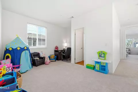 Entry Way - 3325 Eagle Bend Ln, Oxnard, CA 93036 photo 6 of 7