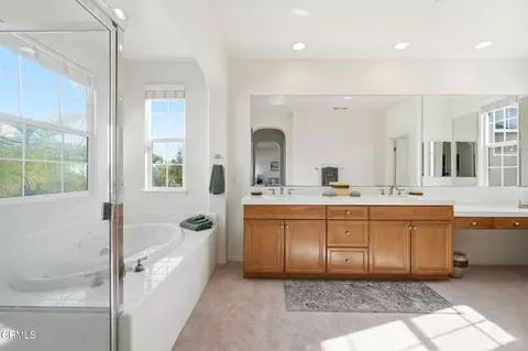 Bath - 3325 Eagle Bend Ln, Oxnard, CA 93036 photo 5 of 6