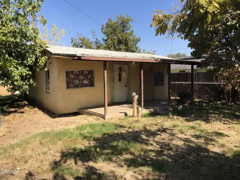 7812 Middleton Ln, Lamont, CA 93241
