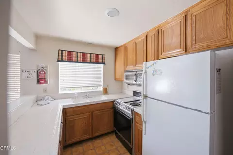 Kitchen - 3429 Rio Hato Ct, Camarillo, CA 93010 photo 5 of 5