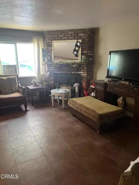 Living - 211 Featherstone St, Oxnard, CA 93030 photo 2 of 2