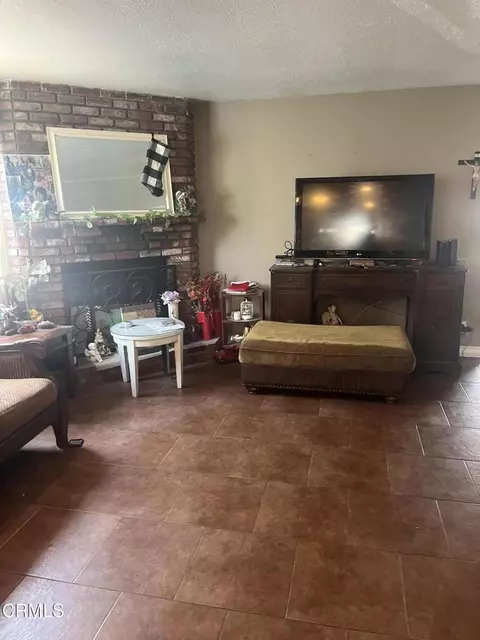 Living - 211 Featherstone St, Oxnard, CA 93030 photo 1 of 2