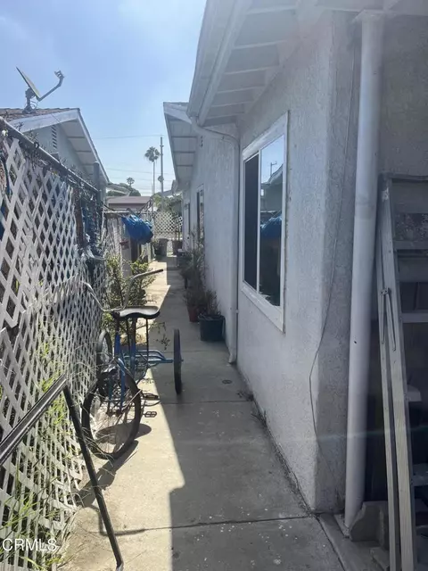 Exterior - 211 Featherstone St, Oxnard, CA 93030 photo 2 of 2